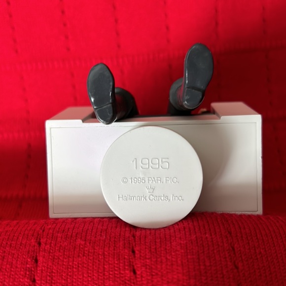 Hallmark 1995 James T Kirk ornament - Picture 3 of 6